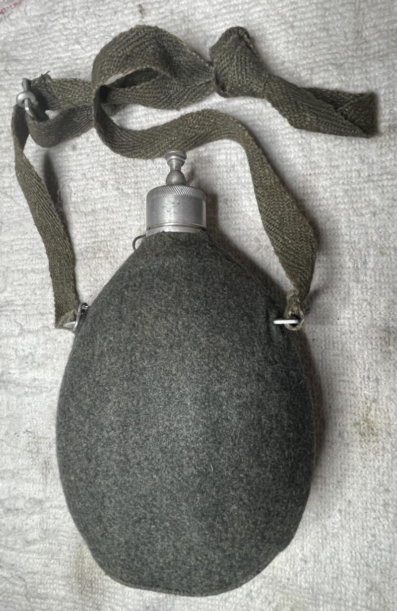 Italian M35 canteen with strap (Original WWII)