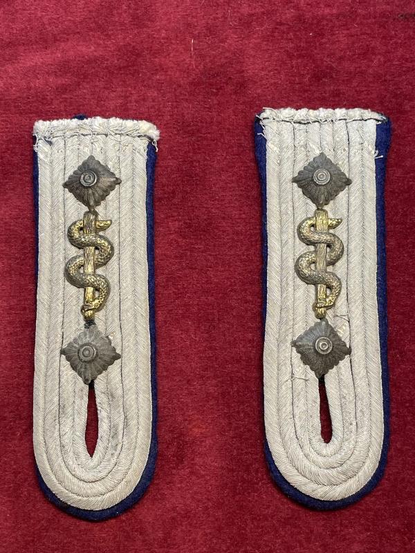 3rd Reich shoulder tabs medical officer Wehrmacht