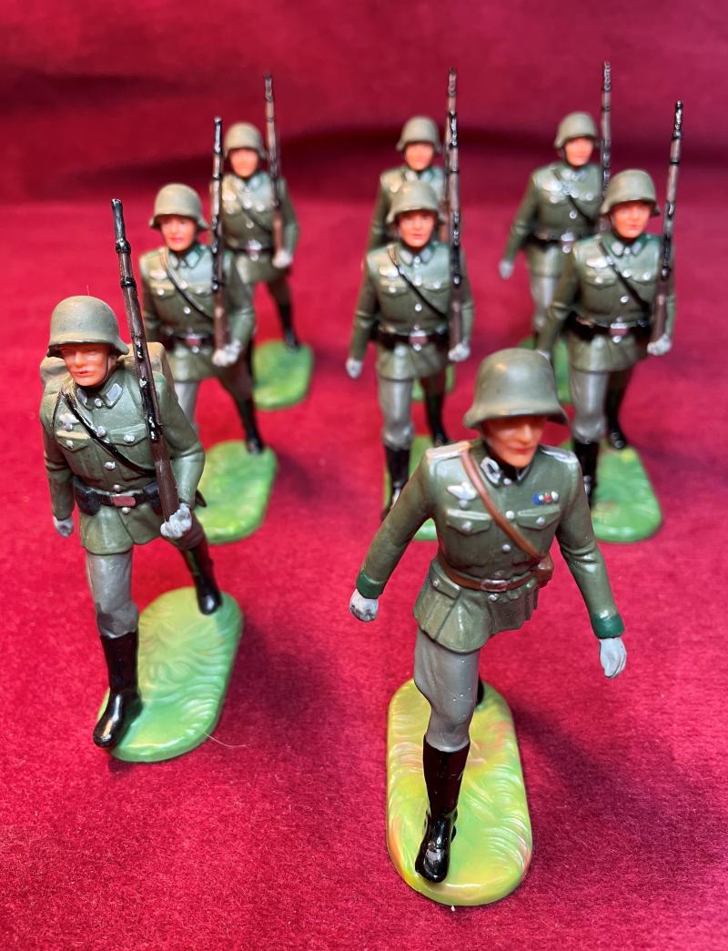 3rd Reich Elastolin Wehrmacht soldiers (8 pcs)