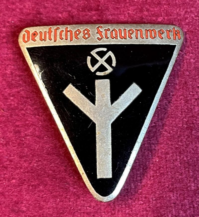 3rd Reich Deutsches Frauenwerk M1/146