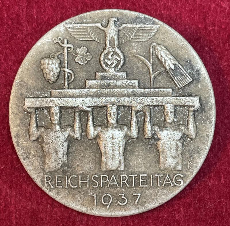 3rd Reich NSDAP Reichsparteitag 1937 abzeichen