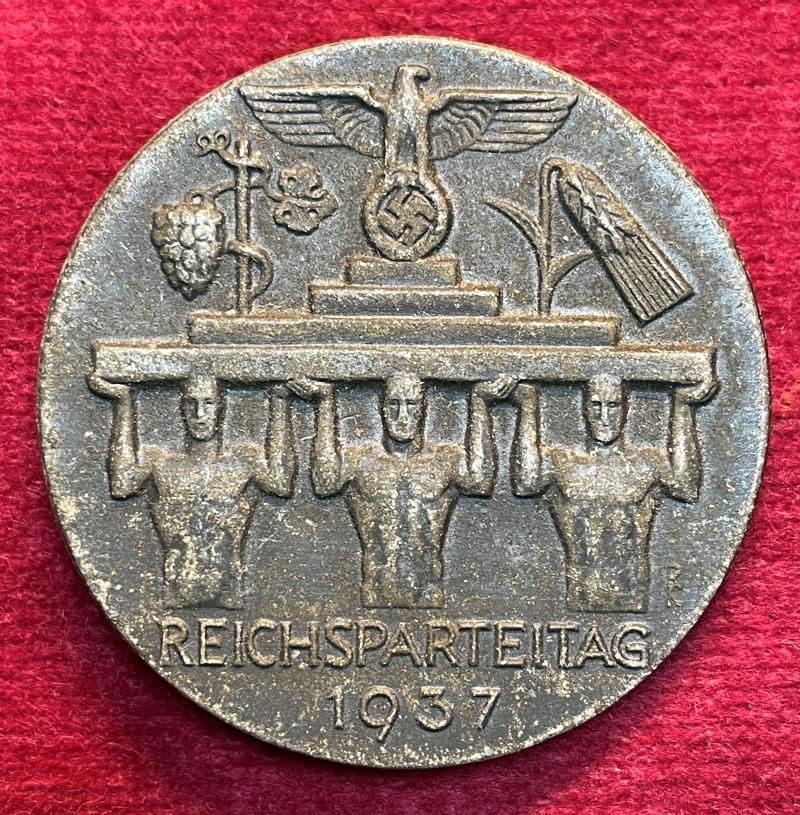 3rd Reich NSDAP Reichsparteitag 1937 abzeichen