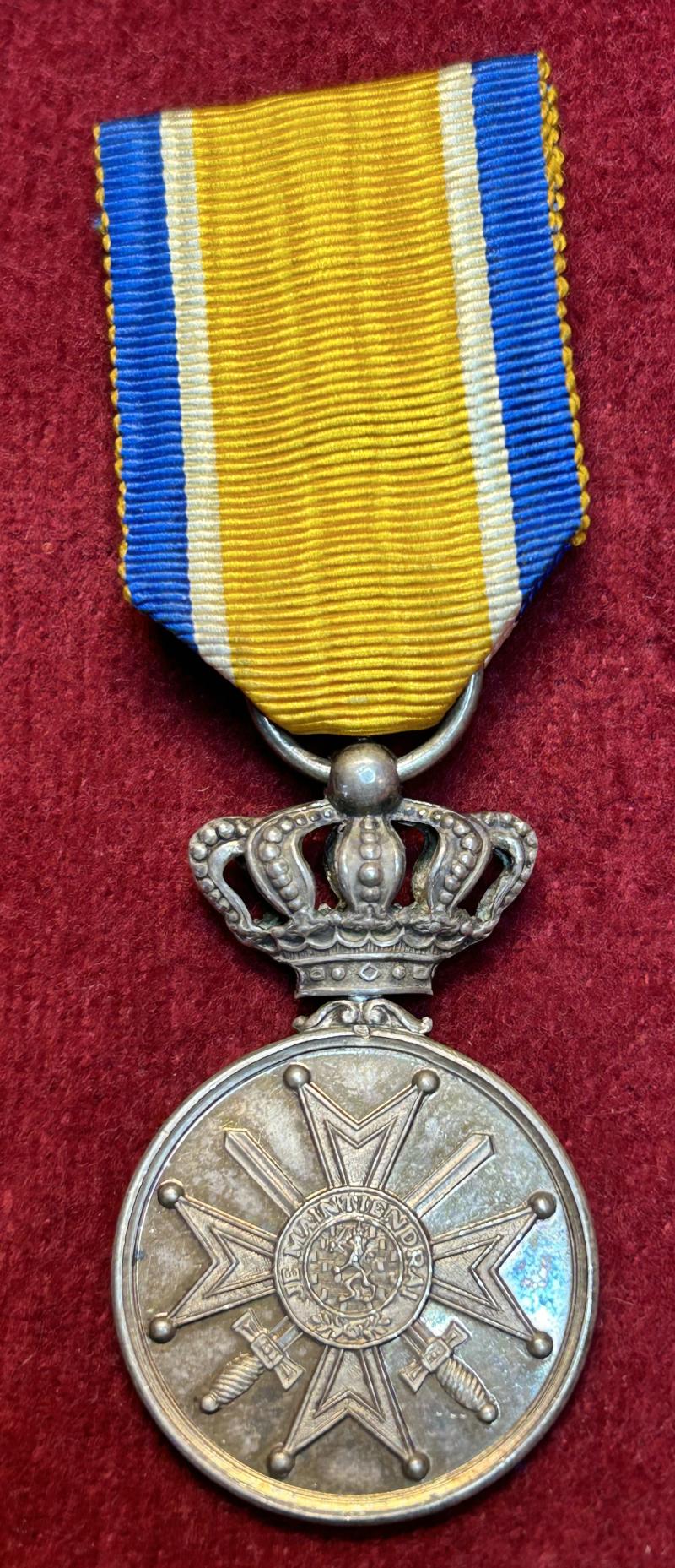 Nederland Zilveren Eremedaille met zwaarden in de Orde van Oranje-Nassau