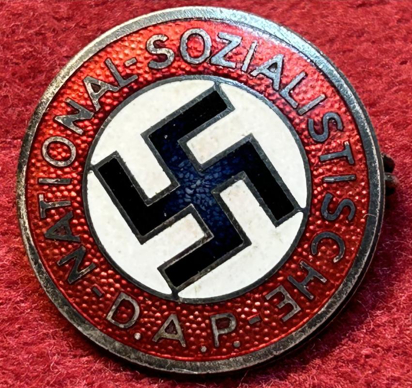 3rd Reich NSDAP Parteiabzeichen (RZM, ges. gesch.)