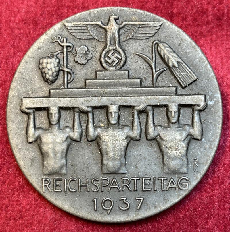 3rd Reich NSDAP Reichsparteitag 1937 abzeichen