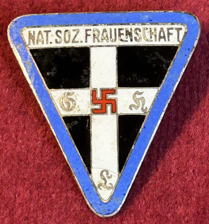 3rd Reich Frauenschaft Ortsgruppe Leiterin mitgliedsabzeichen M1/63
