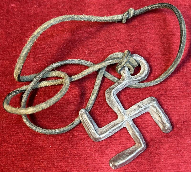 3rd Reich Patriotische Swastika Bleianhänger mit Mitgliednummer