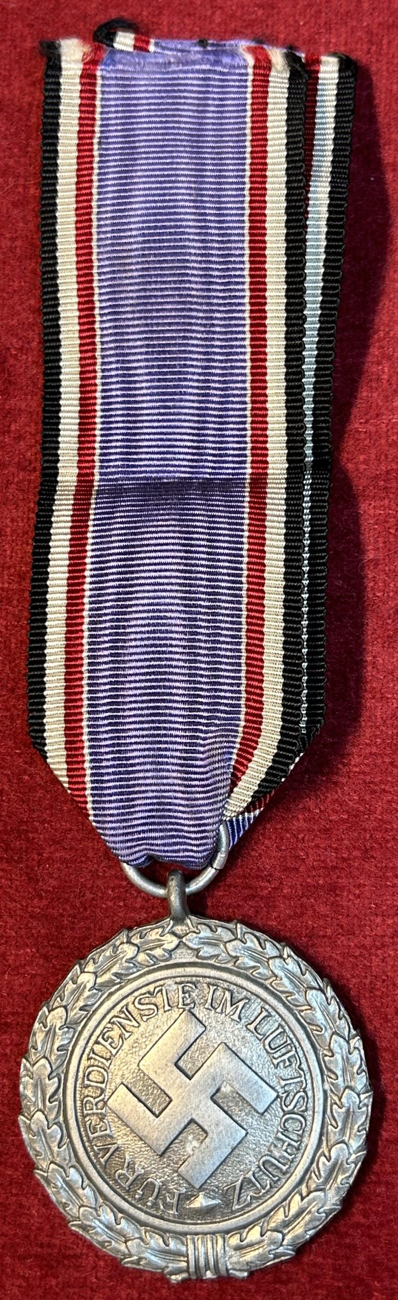 3rd Reich Luftschutz-Ehrenzeichen 2. klasse (100)